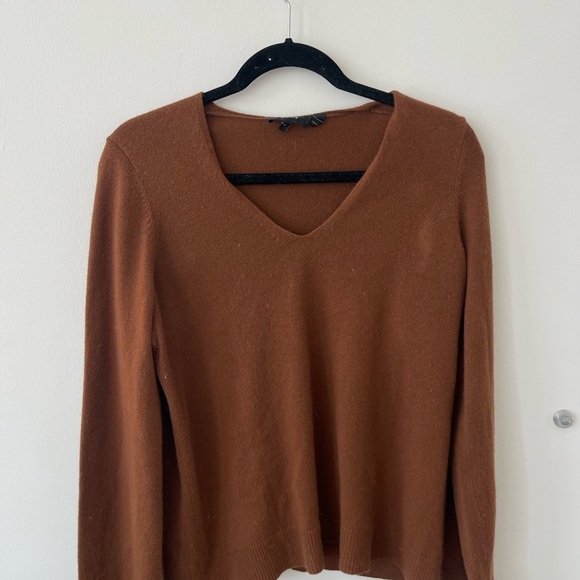 Theory Orange Cashmere V Neck Sweater - Picture 1 of 5